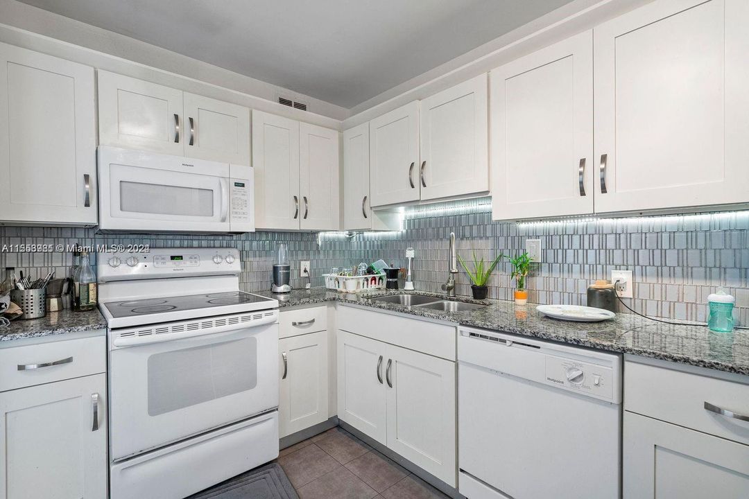 For Sale: $639,000 (2 beds, 2 baths, 1357 Square Feet)