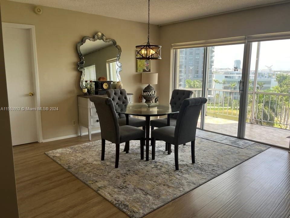 For Sale: $369,900 (2 beds, 2 baths, 1150 Square Feet)