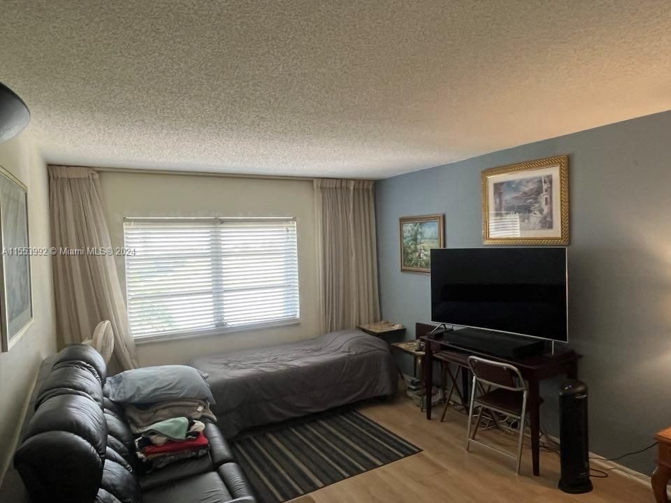 For Sale: $369,900 (2 beds, 2 baths, 1150 Square Feet)