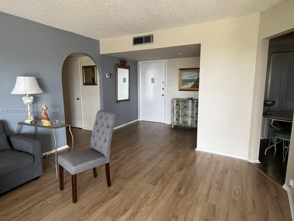 For Sale: $369,900 (2 beds, 2 baths, 1150 Square Feet)