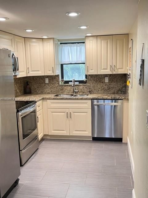 For Rent: $2,995 (2 beds, 2 baths, 1394 Square Feet)