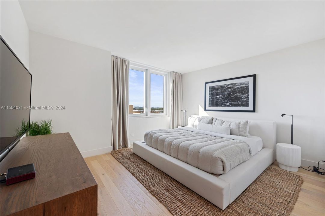 For Sale: $1,385,000 (1 beds, 1 baths, 880 Square Feet)