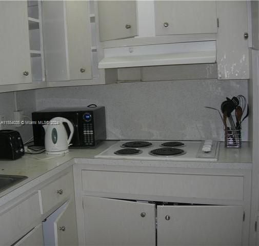 For Sale: $234,900 (1 beds, 1 baths, 720 Square Feet)