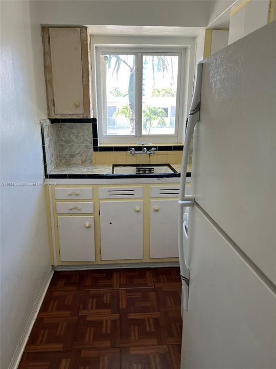 For Sale: $360,000 (1 beds, 1 baths, 480 Square Feet)