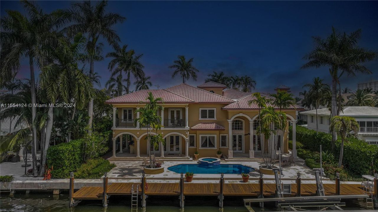 For Sale: $6,999,999 (7 beds, 6 baths, 6012 Square Feet)