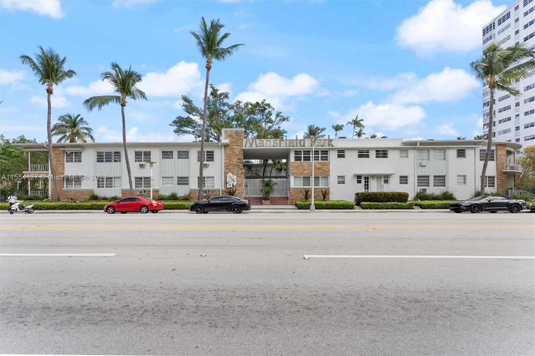 Active With Contract: $224,900 (1 beds, 1 baths, 400 Square Feet)