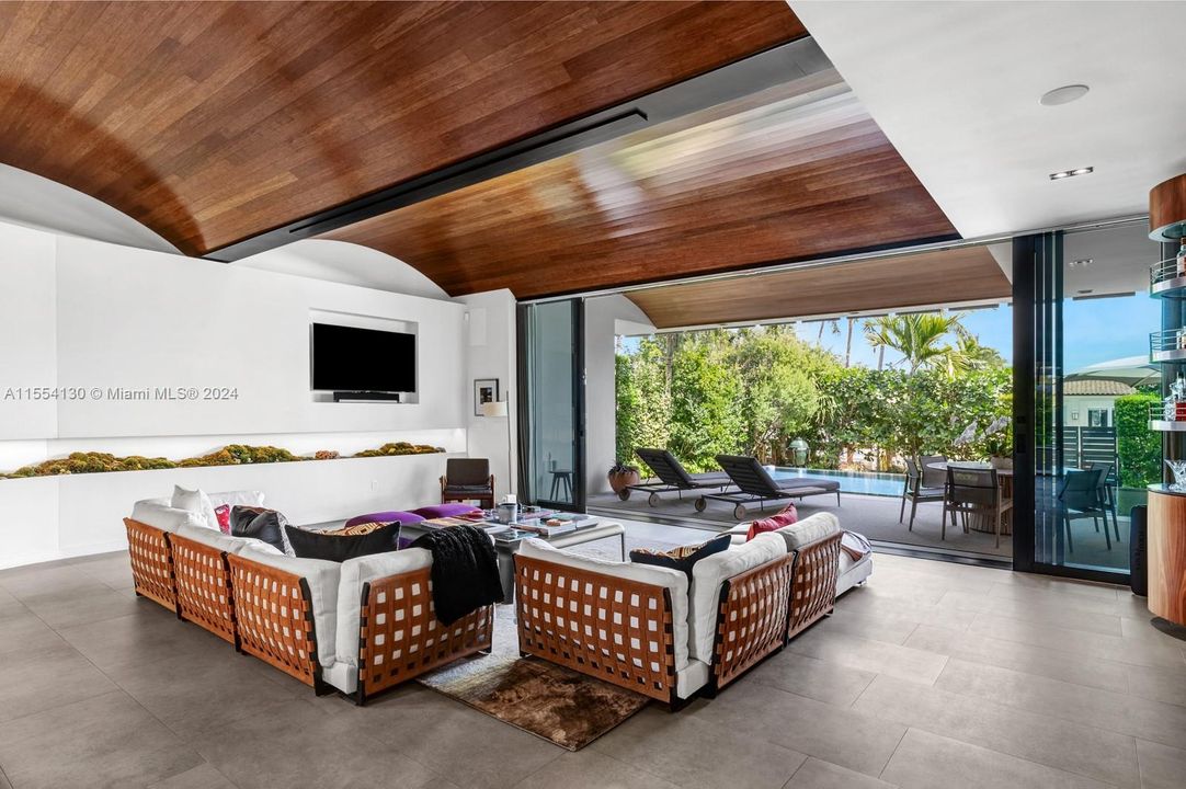 For Sale: $5,800,000 (3 beds, 3 baths, 2922 Square Feet)