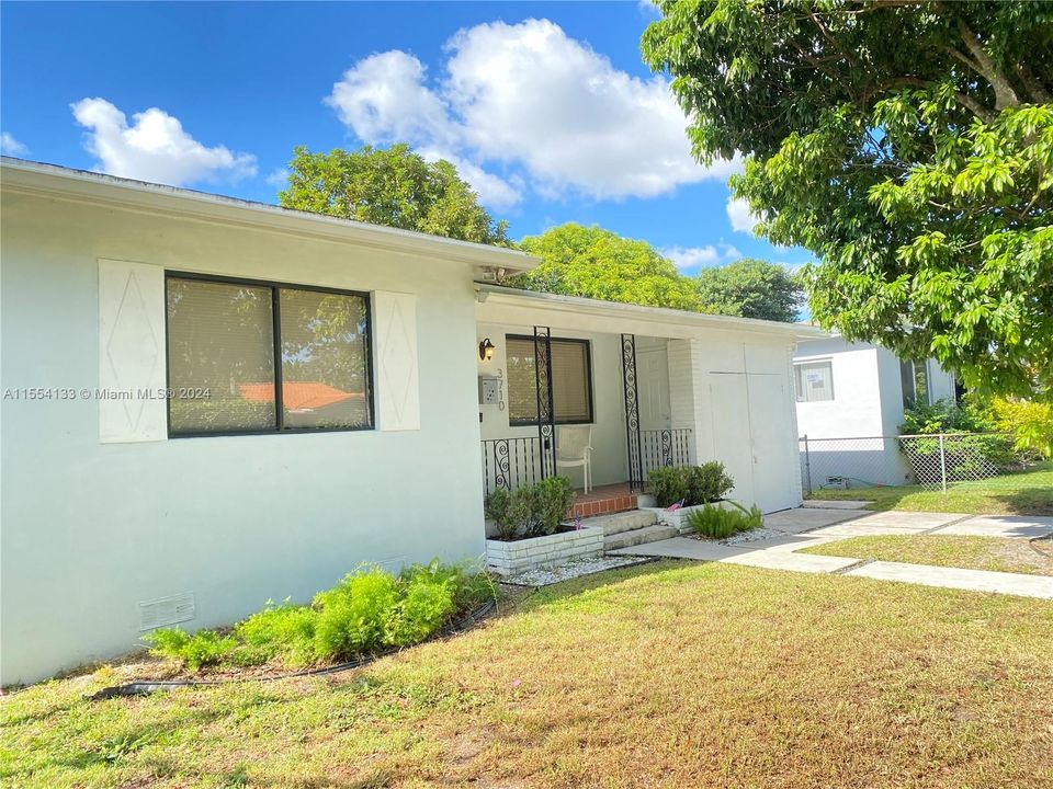 Recently Sold: $700,000 (2 beds, 1 baths, 1064 Square Feet)