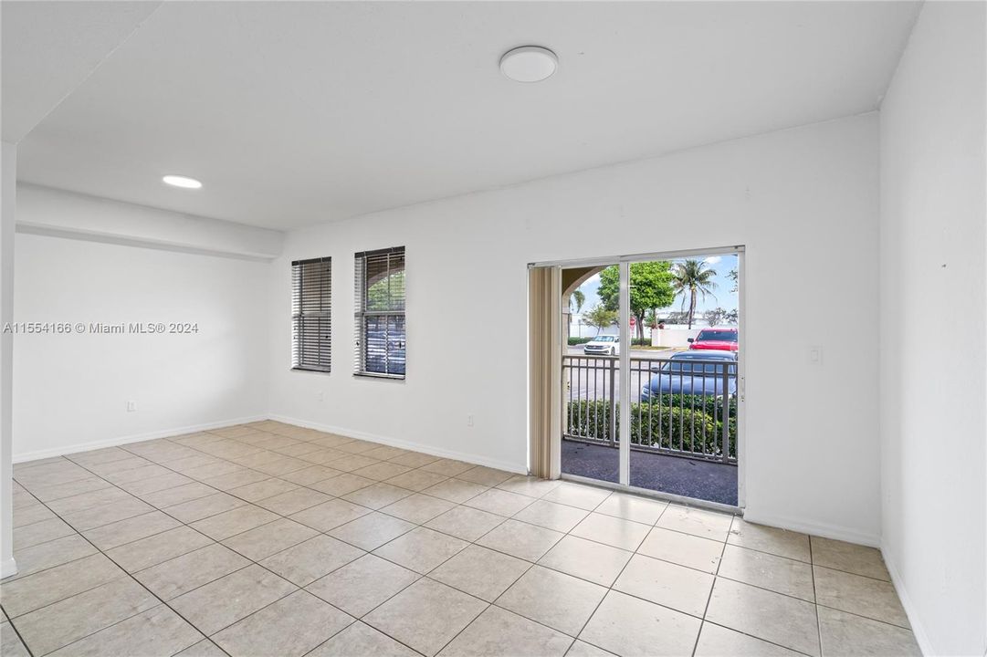 For Sale: $445,000 (3 beds, 2 baths, 1207 Square Feet)