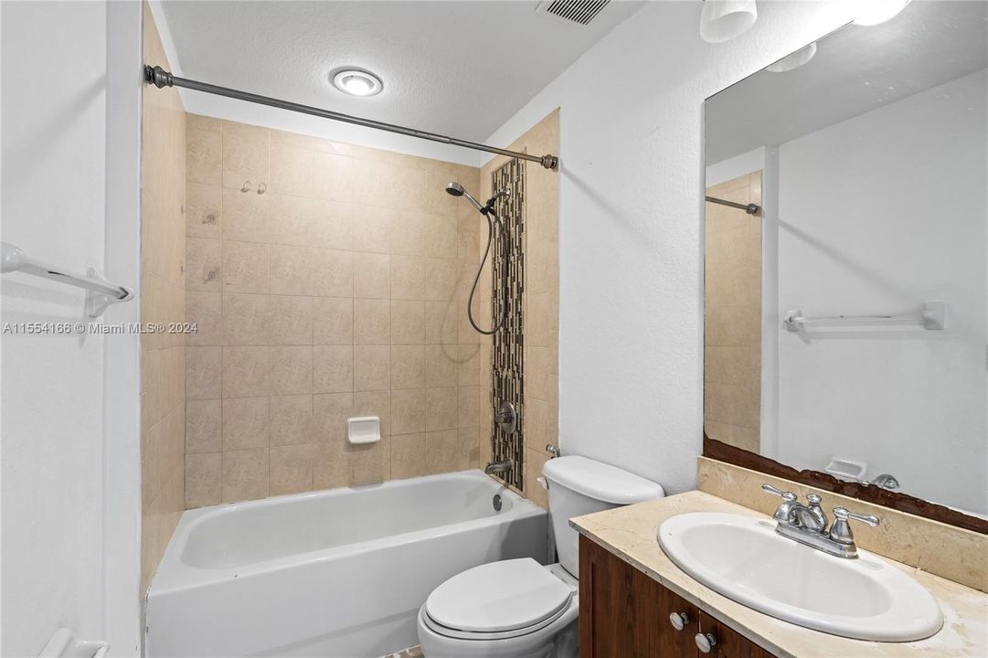 待售: $445,000 (3 贝兹, 2 浴室, 1207 平方英尺)