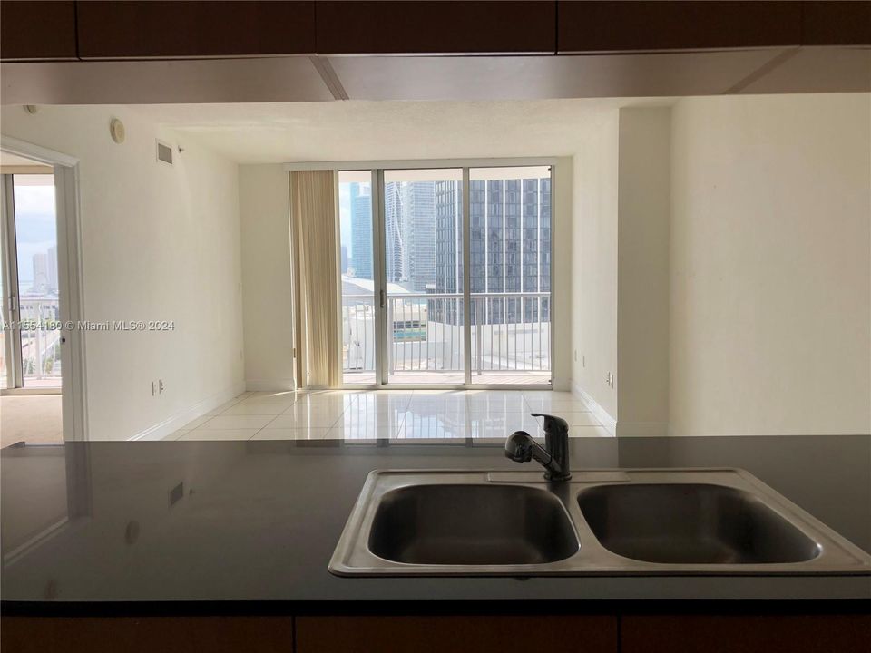 For Sale: $365,000 (1 beds, 1 baths, 791 Square Feet)