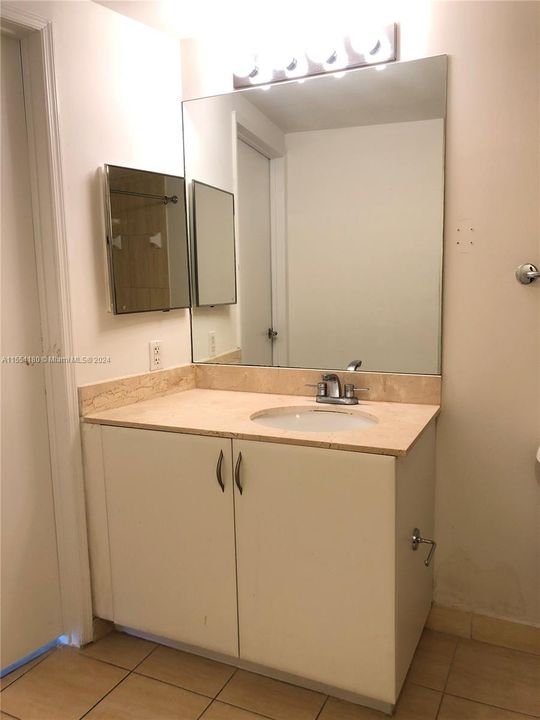 For Sale: $355,000 (1 beds, 1 baths, 791 Square Feet)