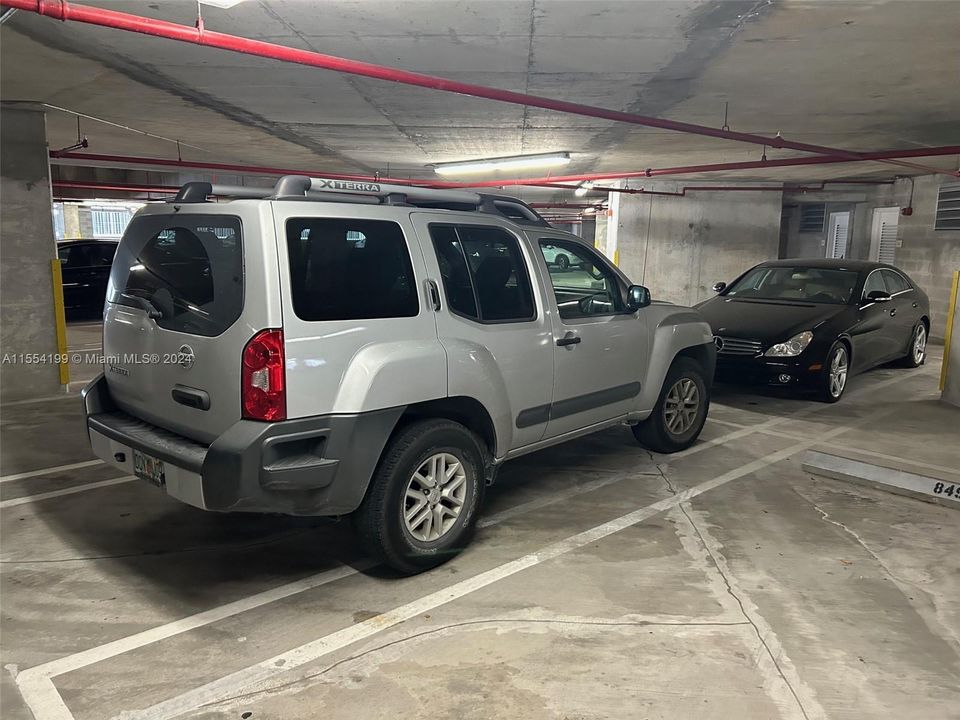 2 parking spaces (Tadem)