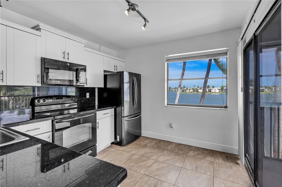 For Sale: $299,900 (3 beds, 2 baths, 1195 Square Feet)