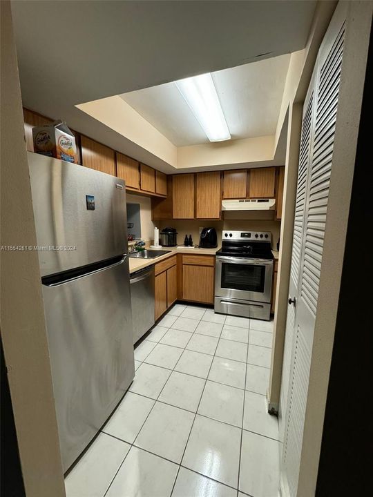 Active With Contract: $1,850 (1 beds, 1 baths, 708 Square Feet)