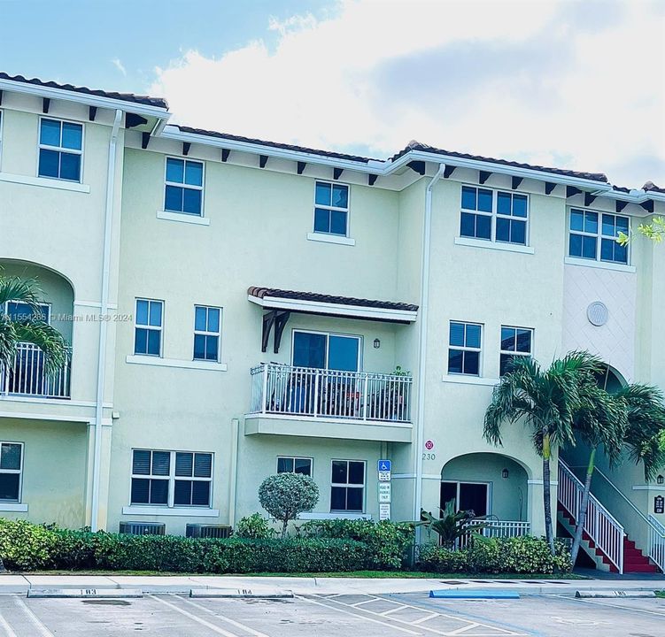 Recently Rented: $2,850 (3 beds, 2 baths, 1338 Square Feet)