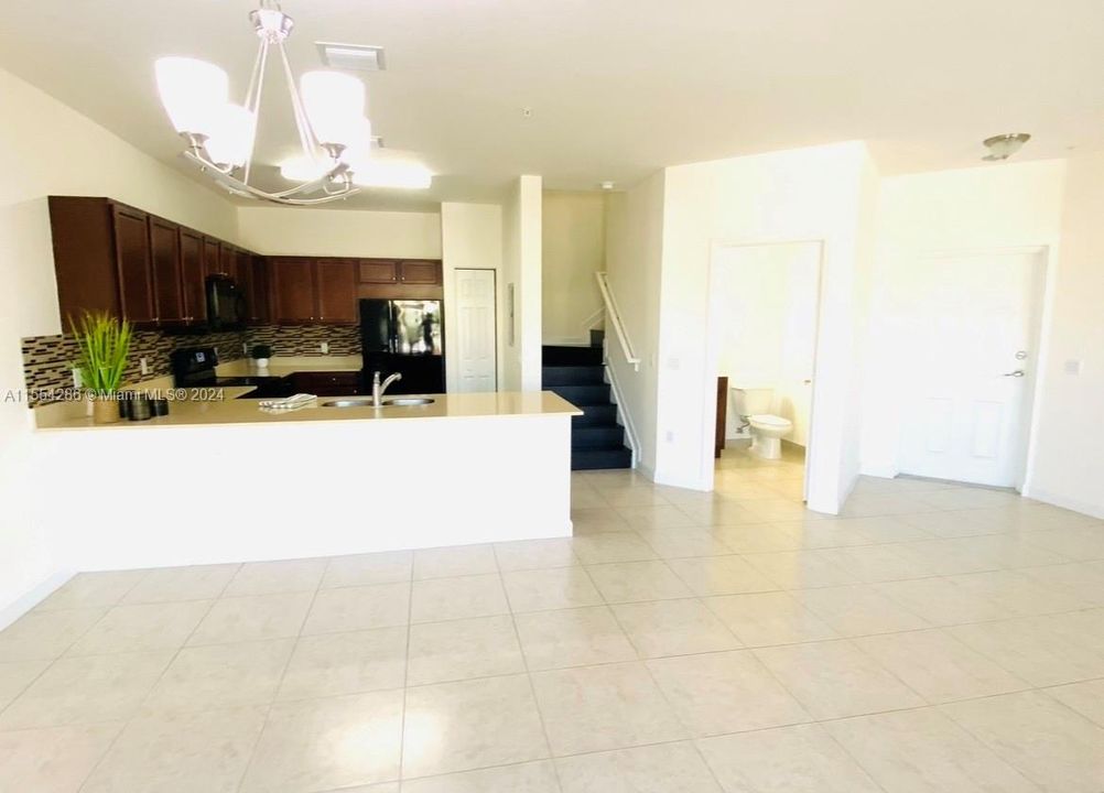 Recently Rented: $2,850 (3 beds, 2 baths, 1338 Square Feet)