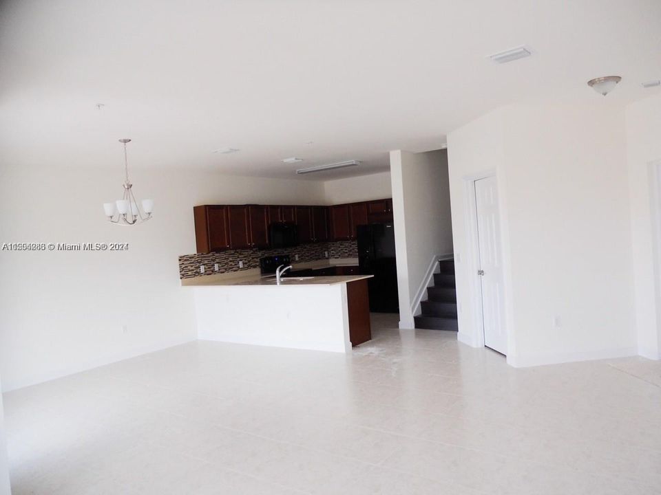 Recently Rented: $2,850 (3 beds, 2 baths, 1338 Square Feet)