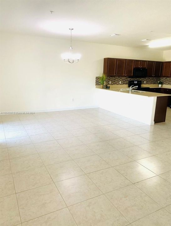 Recently Rented: $2,850 (3 beds, 2 baths, 1338 Square Feet)