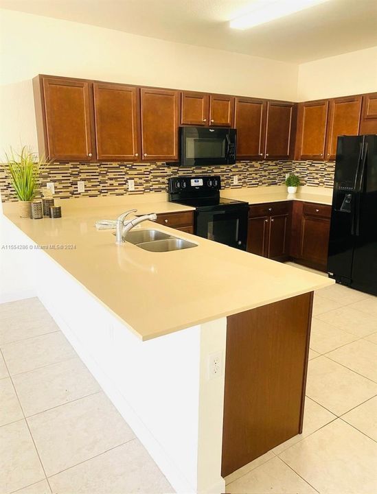 Recently Rented: $2,850 (3 beds, 2 baths, 1338 Square Feet)