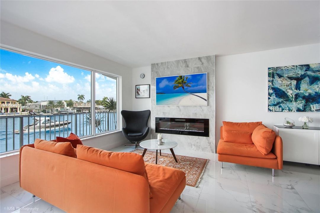 For Sale: $749,500 (2 beds, 2 baths, 1140 Square Feet)