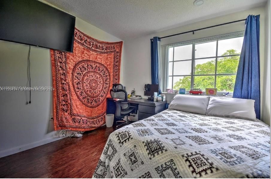 Recently Rented: $2,500 (2 beds, 1 baths, 818 Square Feet)
