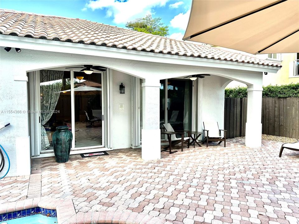 Recently Sold: $1,190,000 (4 beds, 2 baths, 2011 Square Feet)