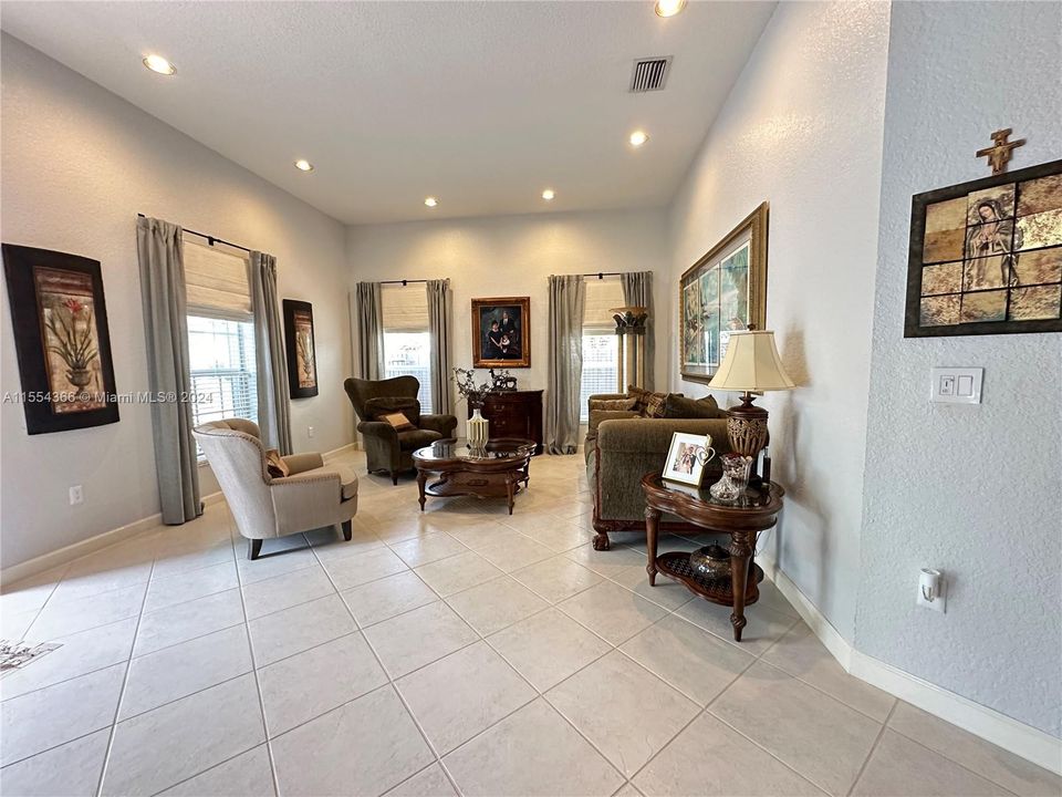 Recently Sold: $1,190,000 (4 beds, 2 baths, 2011 Square Feet)