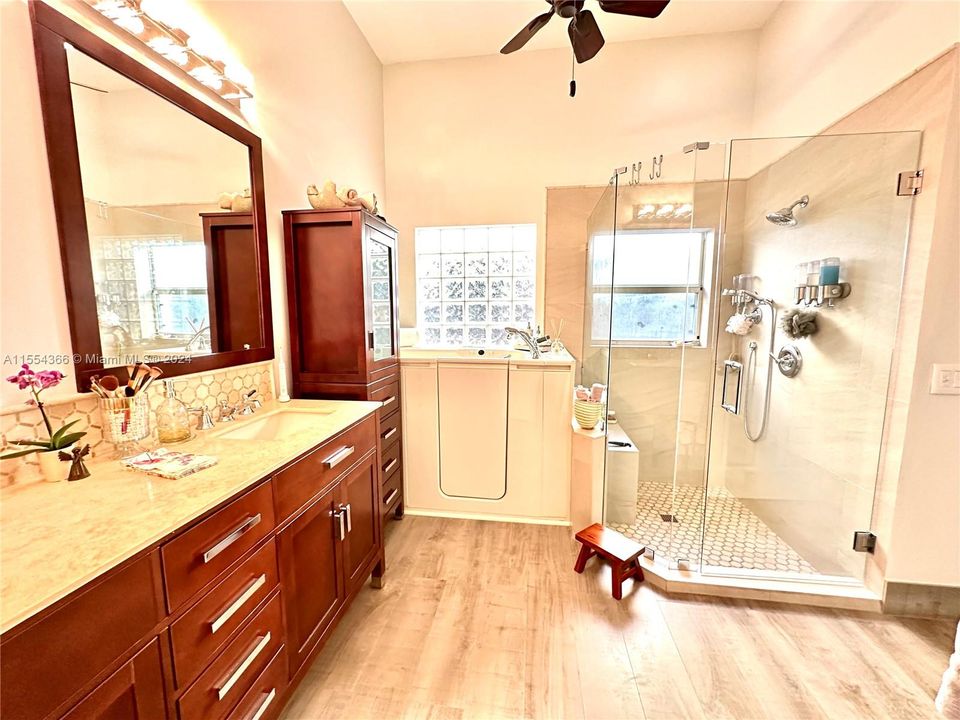 Recently Sold: $1,190,000 (4 beds, 2 baths, 2011 Square Feet)