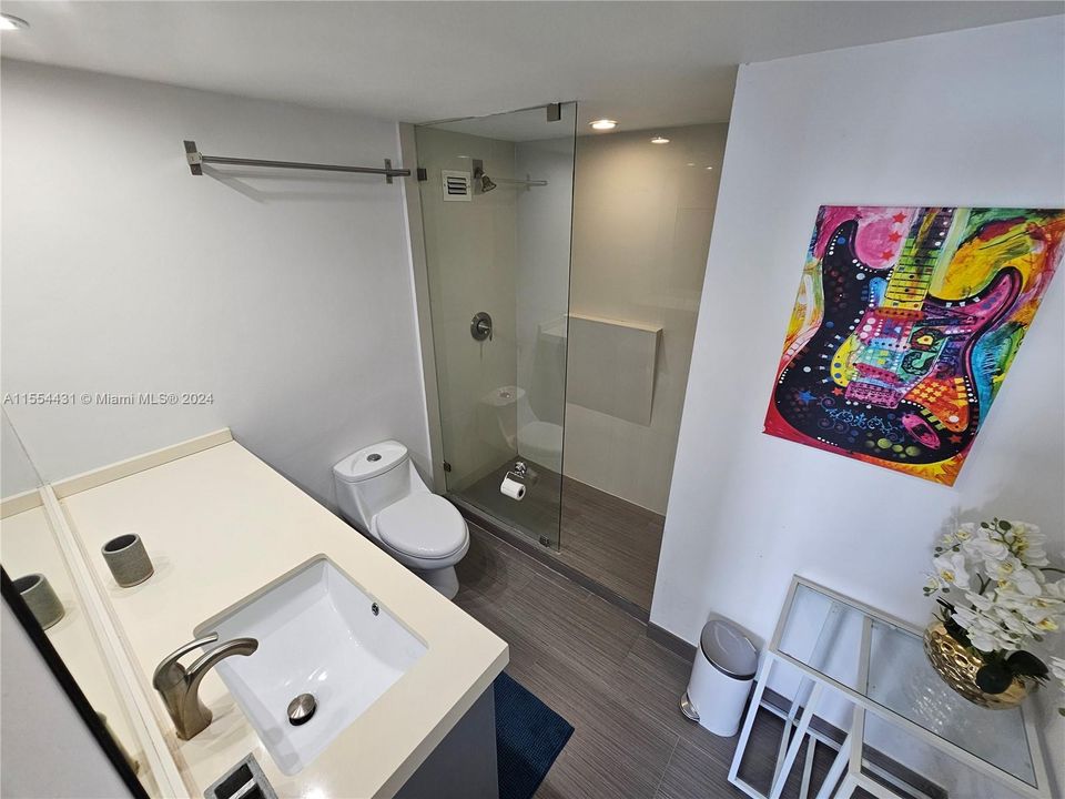 Recently Rented: $3,600 (1 beds, 1 baths, 852 Square Feet)