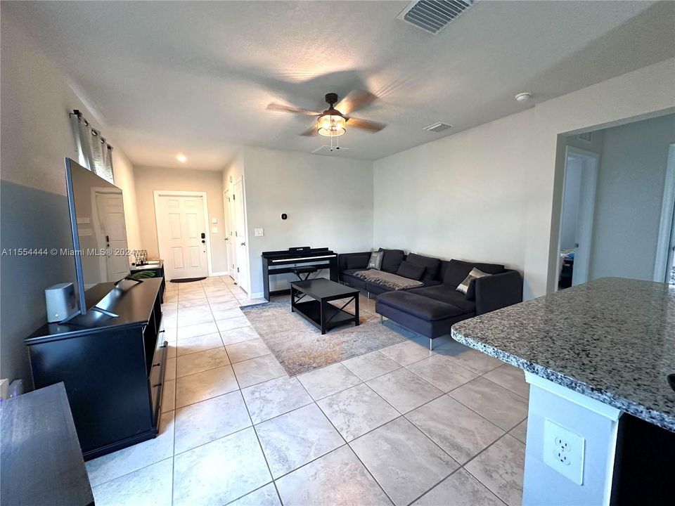For Sale: $350,000 (3 beds, 2 baths, 1314 Square Feet)