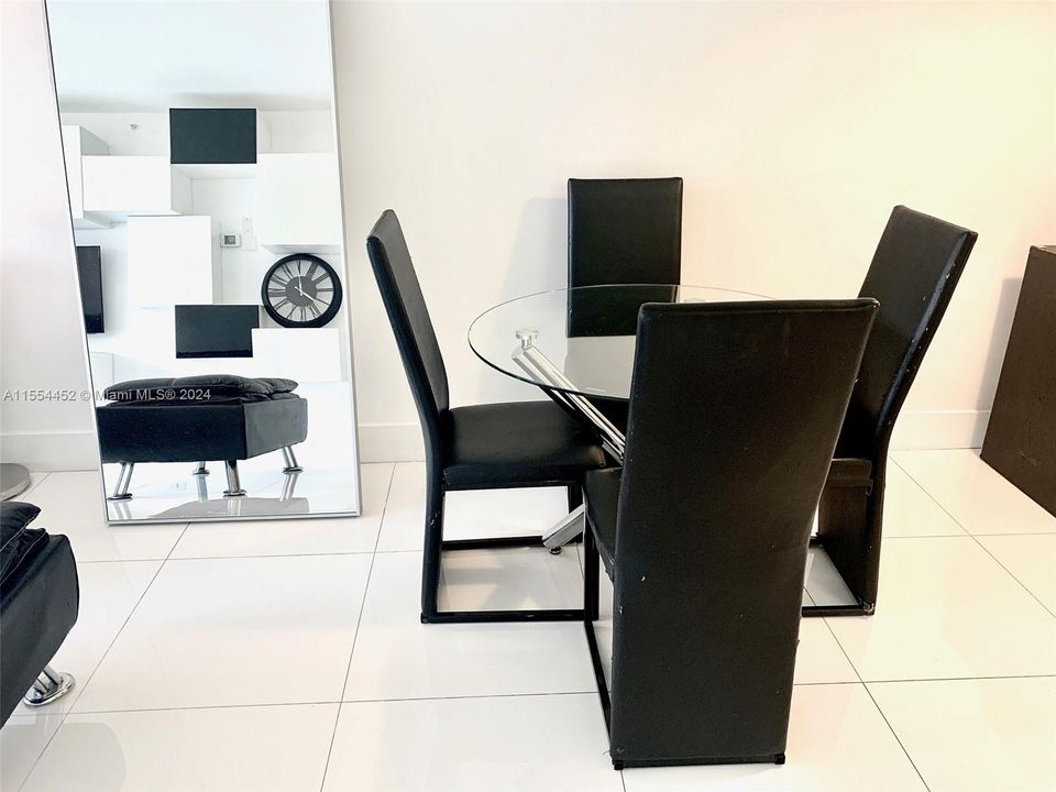 Recently Rented: $2,790 (1 beds, 1 baths, 726 Square Feet)