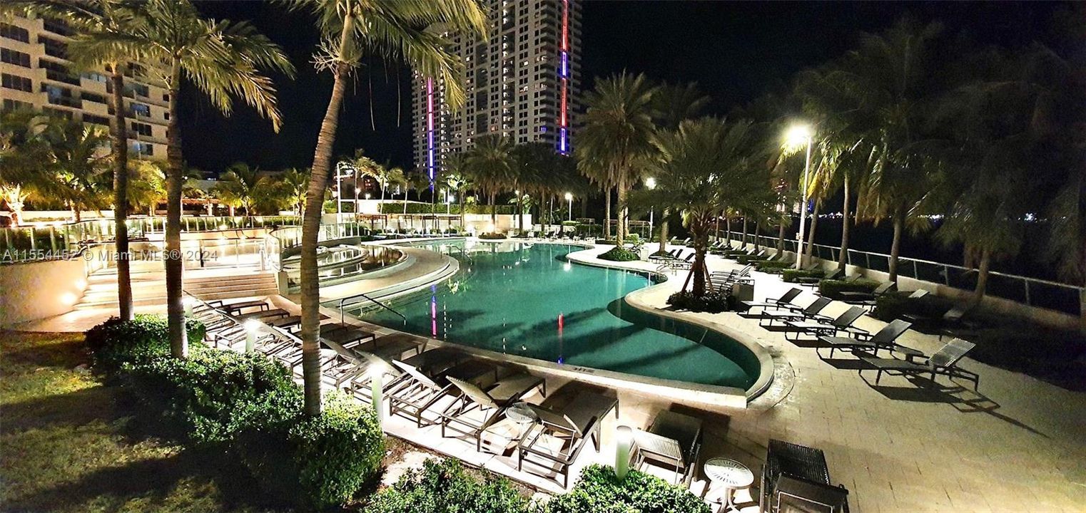 Recently Rented: $2,790 (1 beds, 1 baths, 726 Square Feet)