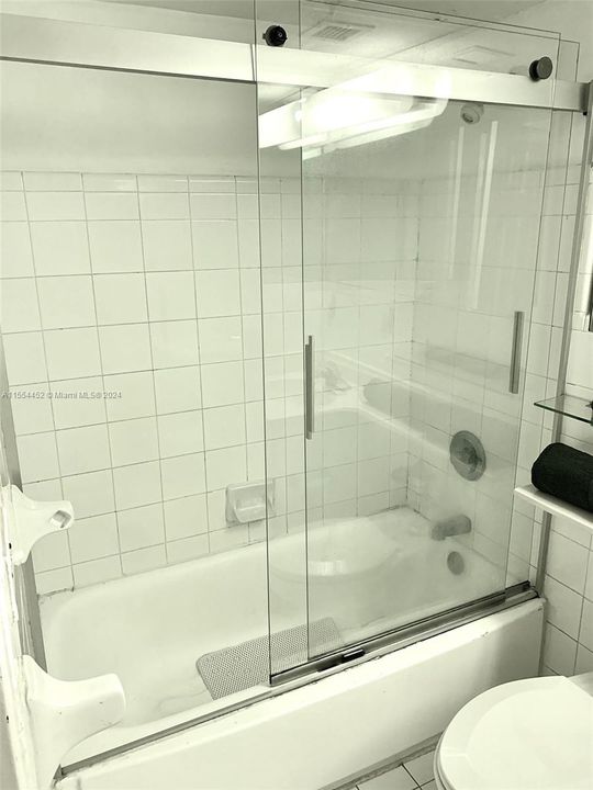 Recently Rented: $2,790 (1 beds, 1 baths, 726 Square Feet)