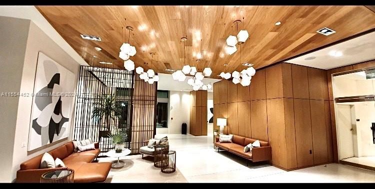 Recently Rented: $2,790 (1 beds, 1 baths, 726 Square Feet)