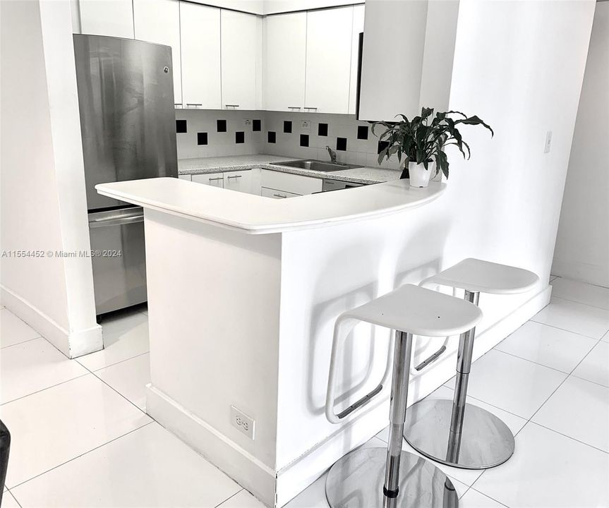 Recently Rented: $2,790 (1 beds, 1 baths, 726 Square Feet)