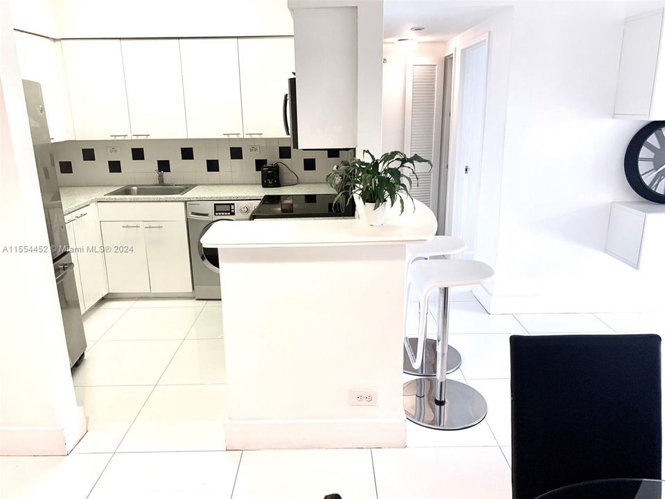 Recently Rented: $2,790 (1 beds, 1 baths, 726 Square Feet)