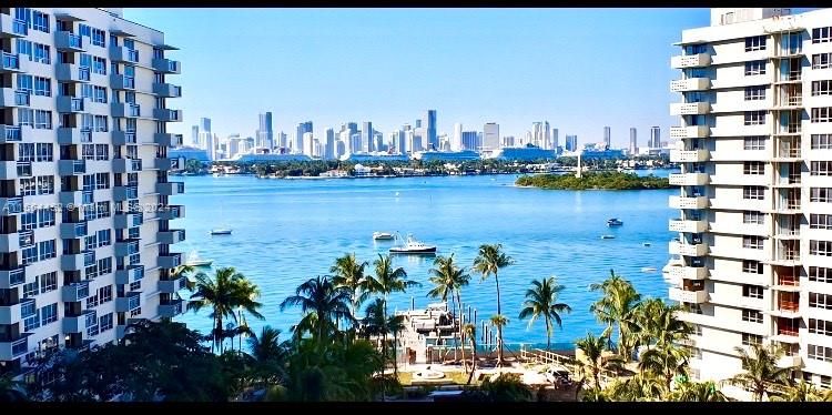 Recently Rented: $2,790 (1 beds, 1 baths, 726 Square Feet)