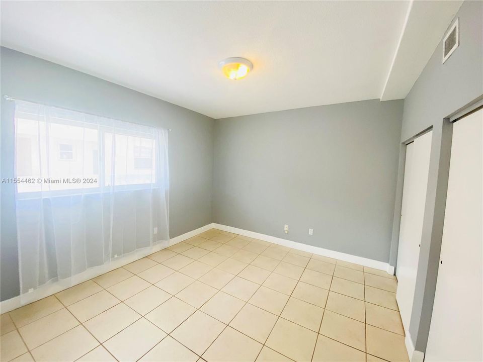 For Sale: $345,000 (2 beds, 2 baths, 940 Square Feet)
