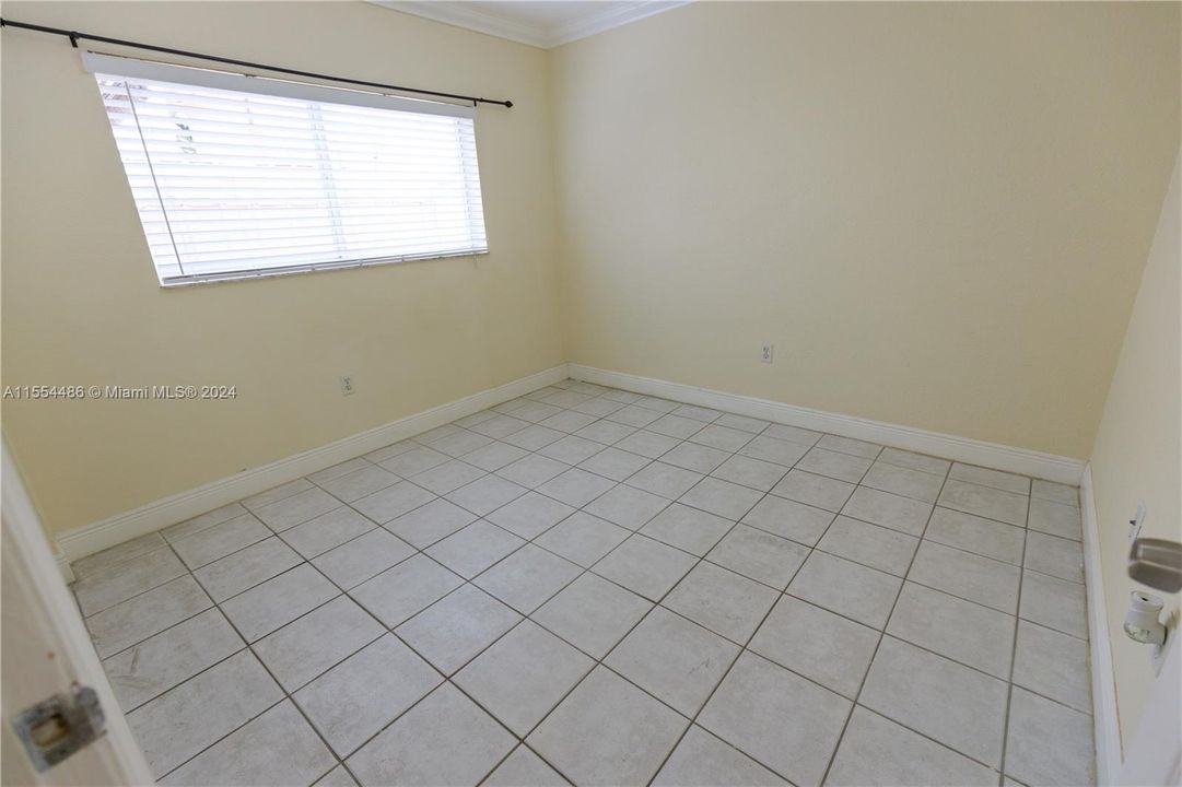 For Sale: $330,000 (2 beds, 2 baths, 980 Square Feet)