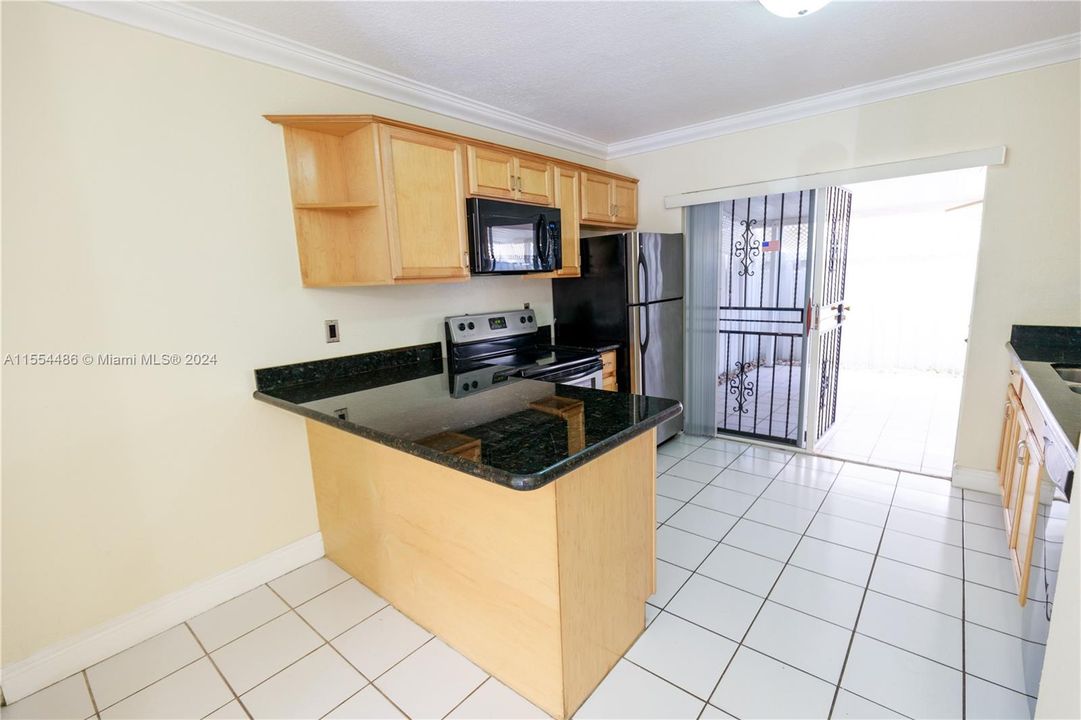 For Sale: $330,000 (2 beds, 2 baths, 980 Square Feet)