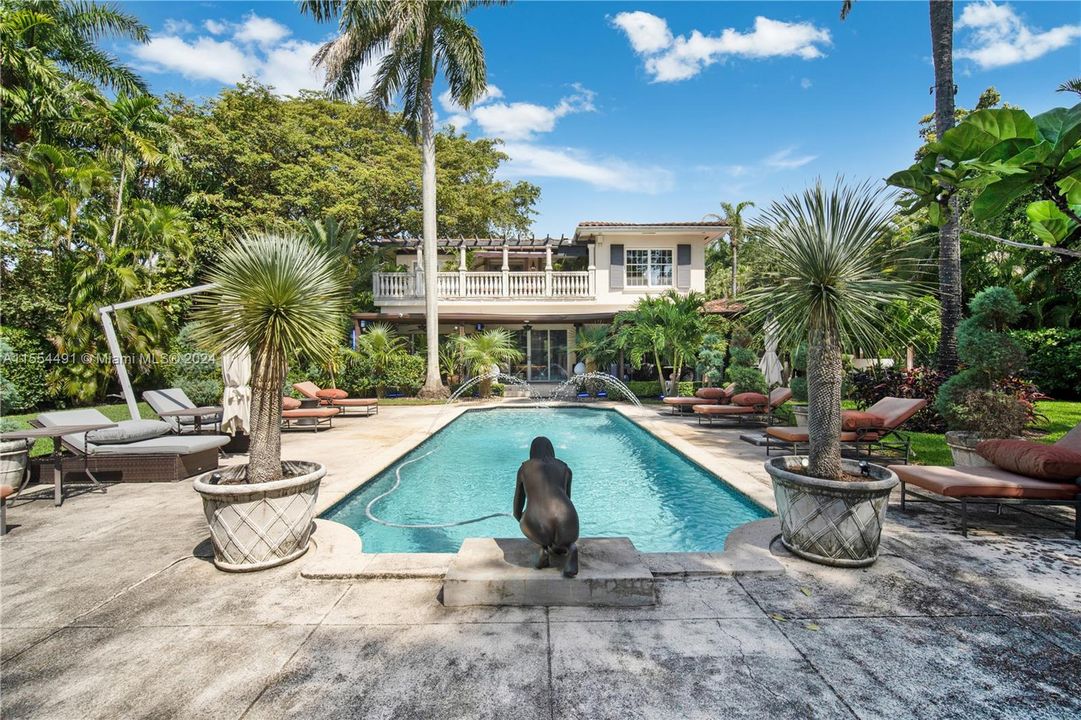 Active With Contract: $6,500,000 (5 beds, 5 baths, 5843 Square Feet)