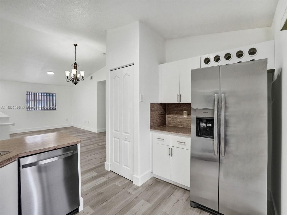 For Sale: $358,750 (2 beds, 2 baths, 1029 Square Feet)