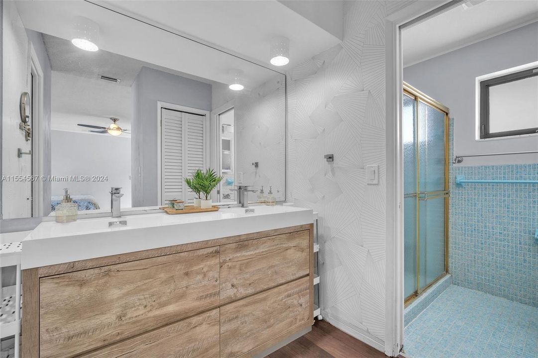 Recently Sold: $995,000 (3 beds, 2 baths, 2520 Square Feet)