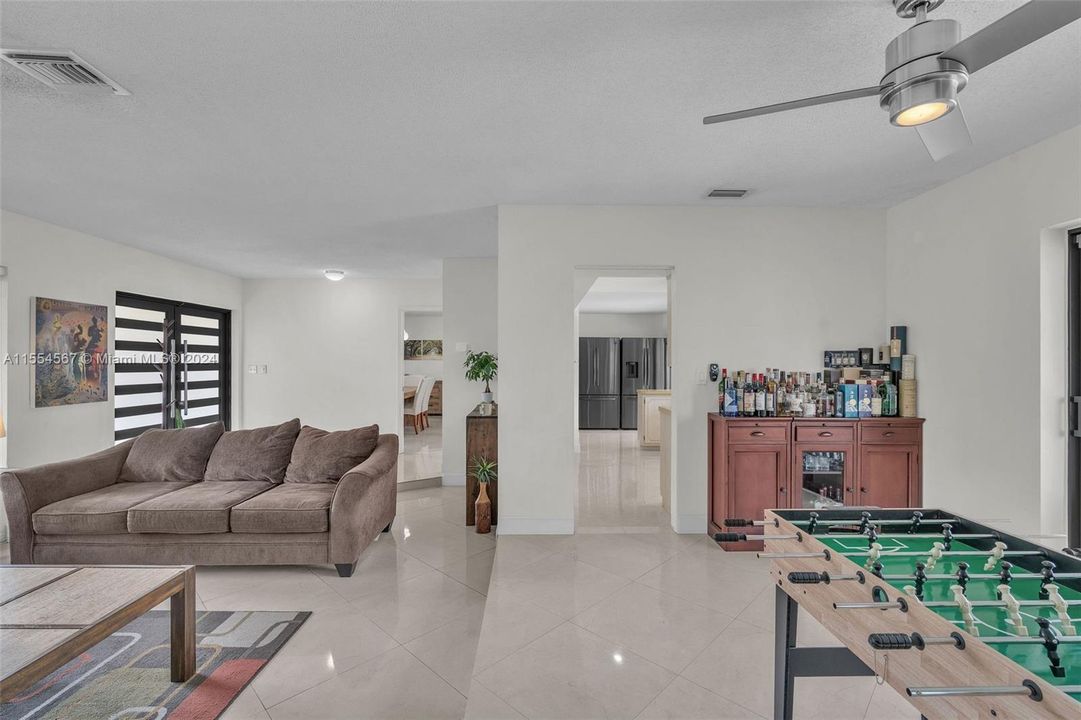 Recently Sold: $995,000 (3 beds, 2 baths, 2520 Square Feet)