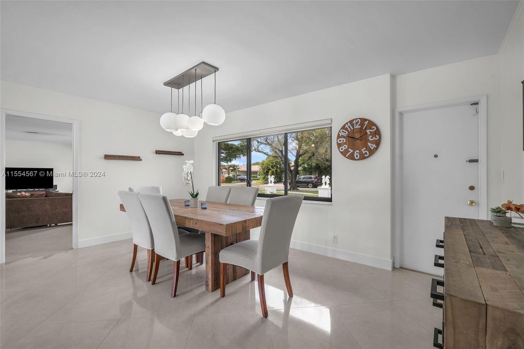 Recently Sold: $995,000 (3 beds, 2 baths, 2520 Square Feet)