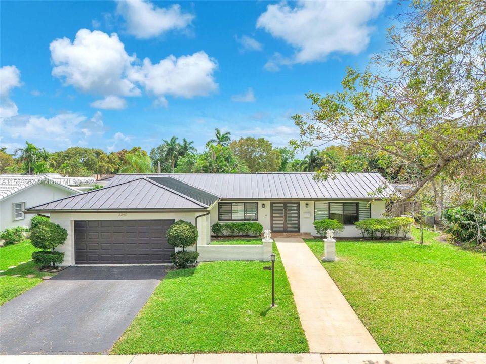 Recently Sold: $995,000 (3 beds, 2 baths, 2520 Square Feet)