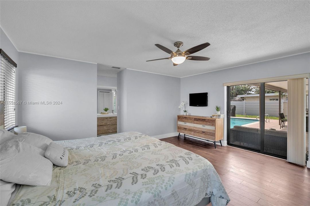 Recently Sold: $995,000 (3 beds, 2 baths, 2520 Square Feet)