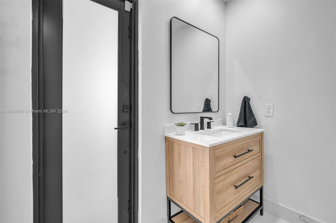 Recently Sold: $995,000 (3 beds, 2 baths, 2520 Square Feet)