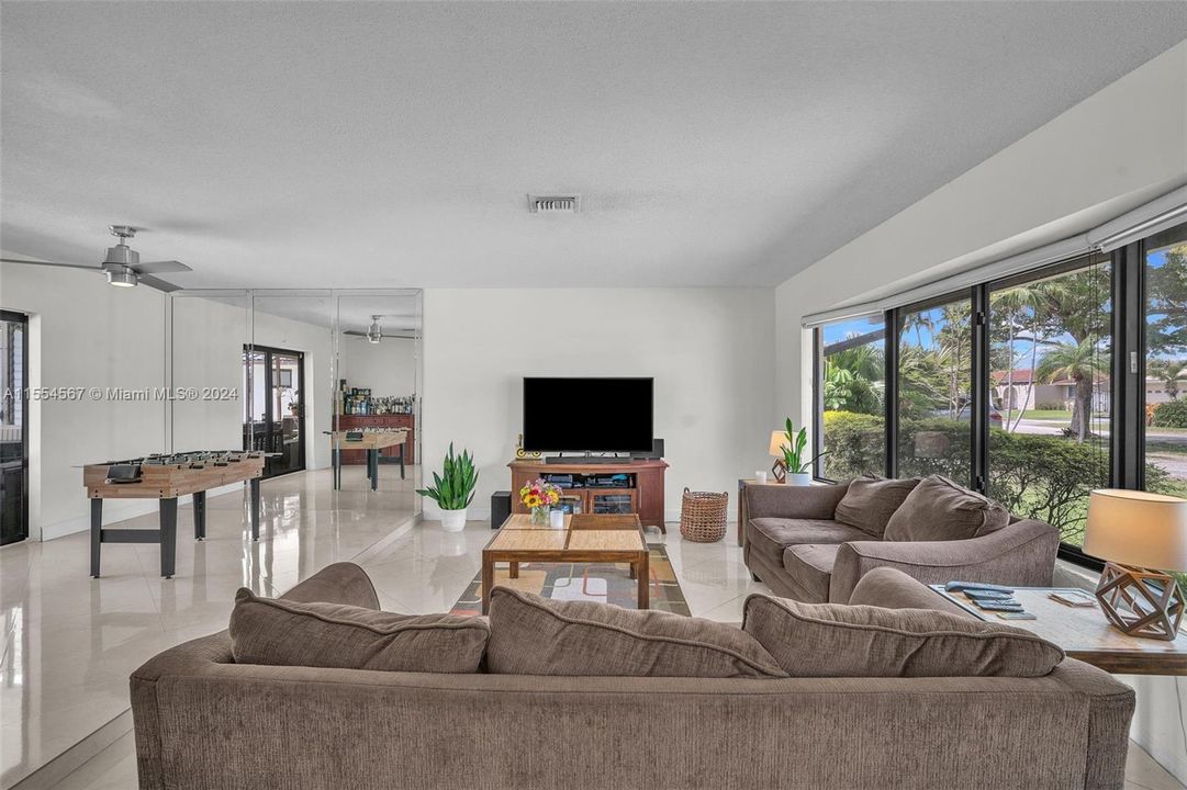 Recently Sold: $995,000 (3 beds, 2 baths, 2520 Square Feet)